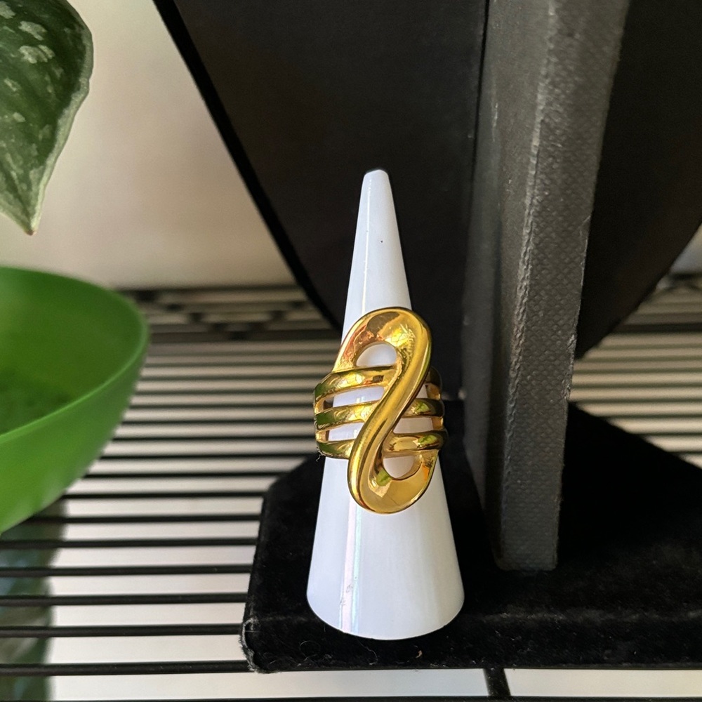 Elegant Gold-Tone Women's Ring